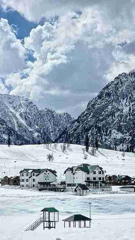 Sonamarg Meadow of Gold in Kashmir – Glaciers, Treks & Culture