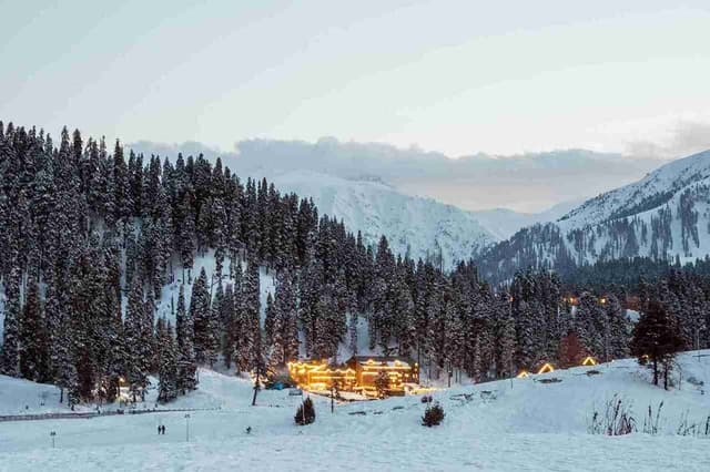Gulmarg Kashmir: Gondola, Skiing & Meadows